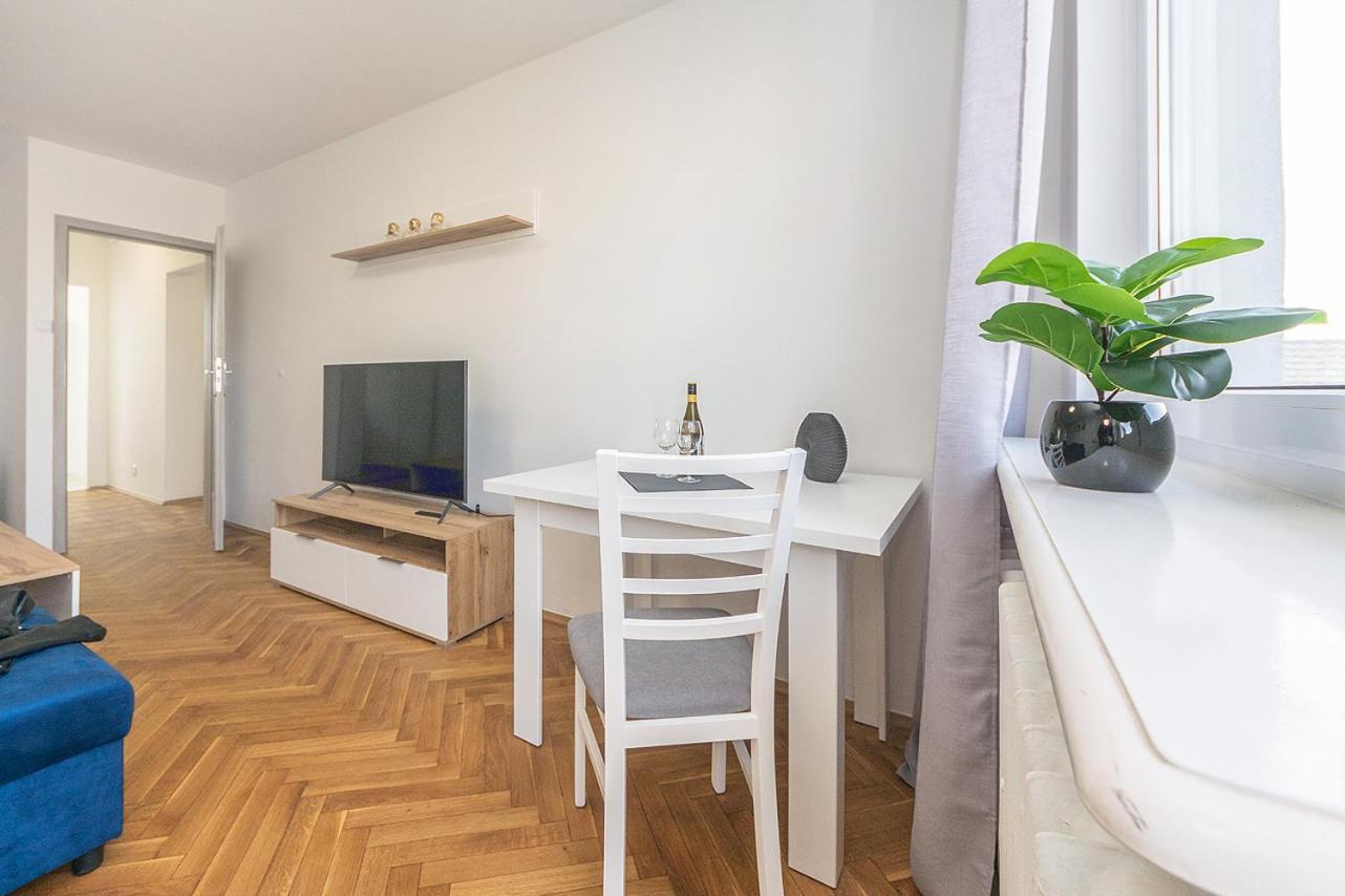 Glow Apartments, Apartament Kolobrzeska Γκντανσκ Εξωτερικό φωτογραφία